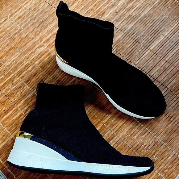 SOLD Sz 8 stretch ankle runners - Picture 2 of 7